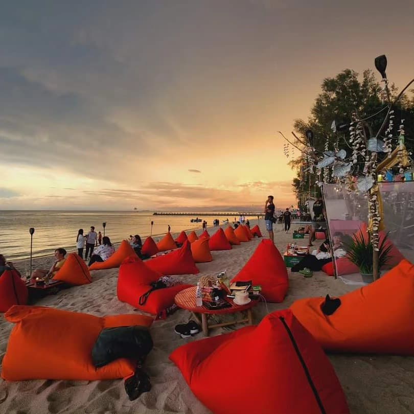 tempat menarik di batu ferringhi beach bar
